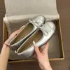 Sapatilhas Francesas Retrô de Solado Macio Prata Sapatos Femininos 2026 Outono Mocassins Vento Noturno Laço Sapatilhas Vermelhas Ballet