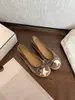 Versión en stock~2026 nuevo modelo bailarinas con lazo y estrella, zapatos de abuela poco profundos de cuero suave, zapatos de un solo color con patrón de diamantes