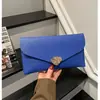 Nova Bolsa Envelope de Luxo para Verão 2026 para Mulheres, Cor Sólida Simples com Fecho de Metal, Bolsa Elegante Casual da Moda para Festa