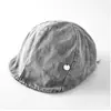 Gorra de Mezclilla Nueva de Otoño con Hebilla Plateada Simple, Ala Suave, Estilo Forward para Mujer, Gorra de Pato de Moda, Nicho Casual, Versátil, Adelgazante