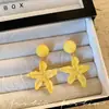 Pendientes Blancos con Flores Estilo Vacaciones de Primavera para Mujer, Tachuelas Dopamina Únicas con Diseño de Nicho y Accesorios Versátiles para Orejas