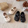 Sapatos Pequenos de Couro para Meninas 2026 Novos Sapatos de Princesa com Laço para Primavera e Outono Bebê Sapatilhas de Solado Macio Sapatos de Meninas