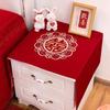 Mesita de noche para Boda China Cubierta de Tela Estampada Festiva de Sedas y Satenes con Palabras Felices Decoración de Dormitorio de Boda Habitación de Boda
