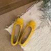Zapatos planos rojos franceses de un solo color caramelo estilo suave plata ballet suela blanda lazo 2026 mujer