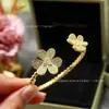 Pulsera de Borde de Perlas de Diamante Incrustado con Doble Flor de Venta Caliente Transfronteriza Europea y Americana Trébol Flor de Seis Pétalos Apertura Pulsera de Nicho Pulsera