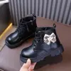 Botas Martin Versáteis Infantis 2026 Outono/Inverno Novas Botas Curtas da Moda para Meninas Estilo Britânico Casuais Versáteis Botas Curtas