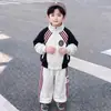 0937 Conjunto Infantil Primavera e Outono 2026 Novo Estilo Legal Bonito Conjunto de Duas Peças para Meninos Moletom Casual de Outono Tendência