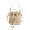 2026 Novo Estilo Óculos de Leitura Bolsa Tipo Balde de Água Feminina Charme de Urso Fofo Bolsa de Ombro Transversal com Cordão Bolsa Pequena Versátil da Moda