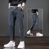 Jeans con Cordones para Hombre Primavera y Otoño Rectos Sueltos Pantalones de Hombre Otoño e Invierno Cintura Elástica Harlan Nuevo Estilo Pantalones Modernos con Pierna Estrecha
