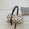 Bolsa de nailon casual de gran capacidad para mujer, nueva moda 2026 bandolera de lunares para el trabajo, bolsa de mano de estilo relajado
