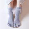 Calcetines tobilleros de media pantorrilla sin hueso para mujer, de algodón de color sólido, absorbentes del sudor, transpirables, deportivos, calcetines con dedos, calcetines con dedos de moda para combinar con todo