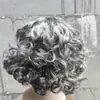 Disfraz de Escenario Peluca Gris-Blanca para Mujeres de Mediana Edad y Mayores, Peluca Corta Rizada para Actuación, Peluca de Cabello Corto Rizado de Abuela