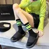 Calcetines de Rayas para Otoño e Invierno, Calcetines Nuevos de Moda de Media Pantorrilla, Calcetines Largos Populares, Calcetines de Moda para Abrigo, Calcetines de Mujer Estilo Ins, Venta al por Mayor de Artículos Deportivos