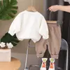 Moda Primavera Menino Manga Longa Conjunto Duas Peças Estilo Coreano Roupas de Primavera Fritas de Rua para Bebê Traje com Capuz Tridimensional de Urso Manga Longa Tendência