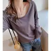 Camiseta Feminina de Algodão com Gola V e Mangas Longas, Estilo Preguiçoso Casual, Nova Coleção Outono Inicial com Estampa de Flocos de Neve, Pode Ser Usada Sozinha ou com uma Camada por Baixo