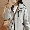 Otoño 2026 Nuevo Modelo Cortavientos Versátil Popular Talla Grande A prueba de Viento Moderna Holgada Estilo Coreano Chaqueta para Parejas y Mujeres