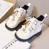 Botas de moda novo modelo 2025 inverno aumento de altura infantil versátil estilo britânico moda cadarço botas curtas botas Martin para meninas