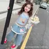 Conjunto de Roupa de Primavera para Meninas, Conjunto de Camiseta de Manga Longa com Desenho, Camisola para Bebê Menina, Calça Jeans de Primavera e Outono, Conjunto de Três Peças para Crianças