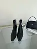 Moda outono/inverno estilo coreano 2026: botas femininas de tornozelo com salto fino, bico quadrado, zíper traseiro e design de salto médio, criando um efeito emagrecedor