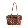 Bolso de hombro de gran capacidad con estampado retro y temática de osos, bolso de mano de otoño con lunares de terciopelo, nuevo estilo bandolera de gamuza 2026