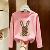 Camiseta estampada de manga comprida 100% algodão para meninas, novo estilo primavera e outono 2026, camiseta básica infantil de tamanho médio e grande, top infantil de desenho animado ins