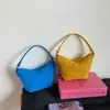 Bolsa de almuerzo de nicho estilo coreano, acabado mate de moda, bolso de mano para mujer, bolso de hombro, bolso cruzado versátil con un toque de alta gama