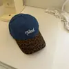 Boné de Baseball Retrô Americano com Estampa de Leopardo e Patchwork de Jeans para Mulheres Novo com Circunferência da Cabeça Grande Aba Larga Faz o Rosto Parecer Menor Versátil Chapéu Bico de Pato