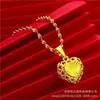 Colar de Coração Dourado Areia de Novo Estilo com Desbotamento Lento, Simples e Versátil, Colar de Luxo Leve de Alta Qualidade com Pingente Personalizado Vazado