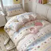 Conjunto de Tres Piezas de Algodón Estampado Especial para Dormitorios Estudiantiles, Ropa de Cama de Algodón Puro Clase A, Sábana y Funda de Edredón, Estilo de Dibujos Animados Lindos
