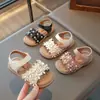 Sandalias para Niñas 2025 Nuevo Verano Estilo Pequeña Fragancia Zapatos de Princesa Suela Suave Zapatos para Niñas Pequeñas Zapatos de Estilo Veraniego