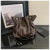Bolsa de ombro estilo balde retrô de grande capacidade para mulheres, novo modelo 2026, bolsa de ombro com corrente requintada, bolsa tote Melard para o dia a dia