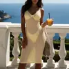 Nova Saia Tricô Gola V Exportação Europeia e Americana Cor Lisa Textura Vazada Sexy Cobrindo o Quadril Cintura Grande Costas Abertas Saia de Alça para Mulheres