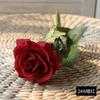 Venta al por mayor de fábrica mano única hidratante rosa imitación rosa hidratante flores falsas adornos para sala de estar flores decorativas