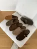 Meias-pantufas fechadas na frente com sola grossa em couro genuíno estilo coreano para mulheres, novo modelo outono 2026, sandálias Birkenstock de split-toe sintético