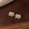 Brincos de Prata Banhados a Ouro 14K com Agulha de Prata e Zircônia, Multi-camadas em Formato de C, Estilo Levemente Luxuoso, Brincos de Alta Qualidade, Atacado de Brincos de Designer