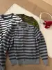 Pele de Guaxinim/2026 Outono/Inverno Novo Estilo Coreano Caimento Solto Emagrecedor Gola Redonda Cardigan de Lã Tricotado Listrado Top para Mulheres