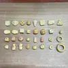 Cráneo de Calavera Tallado en Jade con Pasta Dorada Estilo Tíbet Pescado Accesorio DIY Cuentas Sueltas Semilla de Coco Rudraksha 108 Cuentas Budistas