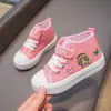 Zapatos Infantiles de Dibujos Animados Estilo Coreano Otoño Zapatos de Lona de Caña Alta para Niños Zapatos de Velcro Suaves para Bebé Venta al por Mayor Directa de Fábrica