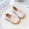 Zapatos de Cuero para Niños 2026 Otoño Nuevo Estilo Estilo Británico Mocasines sin Cordones Versátiles Suela Suave Zapatos Simples para Actuación de Niñas