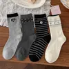 Nova coleção de outono: meias versáteis cinzas com padrão de corações em formato de losango, de cano médio, para mulheres. Meias femininas combinando estilo coreano, feitas de algodão
