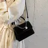 Bolsa Quadrada Pequena Portátil Retro Transfronteiriça Feminina Moda Outono 2026 Simples Ombro Único Trabalho Transversal Bolsa Feminina