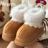 Chinelos Femininos de Algodão com Salto, Botas de Neve Casuais para Uso Externo, Confortáveis e Quentes, Forradas com Lã, Sola Grossa, Aumentam a Altura, Atacado