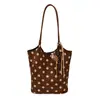 Bolso de Hombro Tipo Cubo de Gamuza con Lunares para Mujer 2026 Otoño Nuevo Llegada Gran Capacidad Bolso de Mano Individual para Viaje Casual