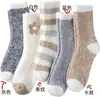 Calcetines de coral para hombre, calcetines de tubo medio, con terciopelo grueso, cálidos, de felpa, para el hogar, transpirables, absorbentes de sudor, calcetines gruesos para hombre de otoño e invierno