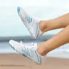 Nuevo calzado de verano favorito para exteriores para hombres y mujeres, zapatos de playa para parejas, zapatos de vadeo antideslizantes de secado rápido, zapatos para nadar, venta al por mayor desde el fabricante