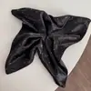 Pañuelo Cuadrado de Satén Beige para Atar el Cabello con un Toque de Lujo, Elegante Banda Cuadrada para el Cabello para Cola de Caballo Baja