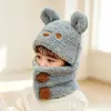 Gorro bufanda de cuello lindo para bebé de otoño e invierno, conjunto versátil de felpa con protección para las orejas de oso de dos piezas para niños pequeños y niños