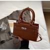 Bolso de Mano Cuadrado Pequeño Cruzado Estilo Nuevo Estético Texturizado Retro 2025 Moda Casual Gran Capacidad Tendencia Europea y Americana Patrón de Cocodrilo