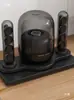Soporte de Cristal 4ª/5ª Generación Altavoz Bluetooth Altavoz de Pie Bandeja para Altavoz Base de Doble Capa Almohadilla Antivibración para Escritorio
