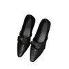 Zapatos planos vintage tipo lazo de camelia estilo francés para mujer, nuevo modelo otoño 2026, zapatos de cuero suave con punta cuadrada pequeña para madres